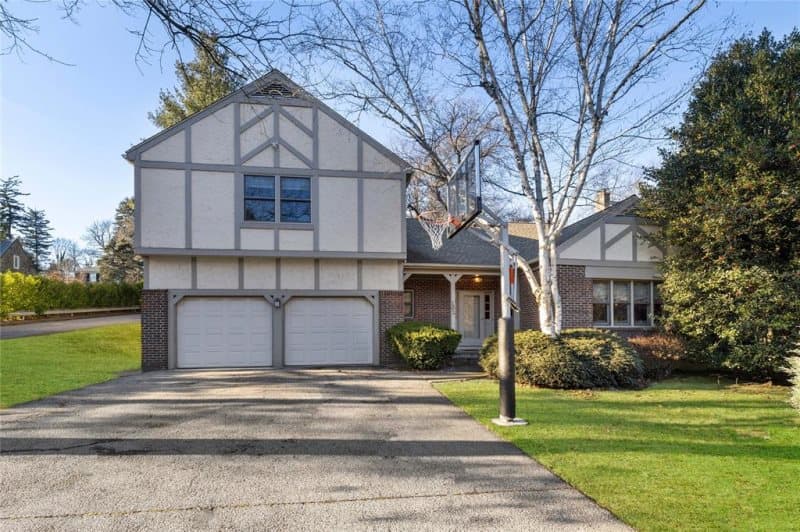 Photo of 102 CARSTENSEN DR , SCARSDALE