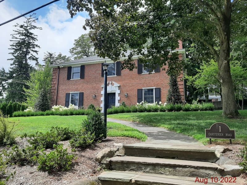 Photo of 1 CARSTENSEN RD , SCARSDALE