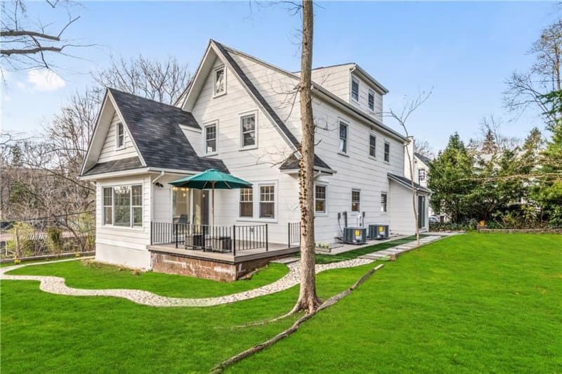 Photo of 4 BROOK LA , SCARSDALE