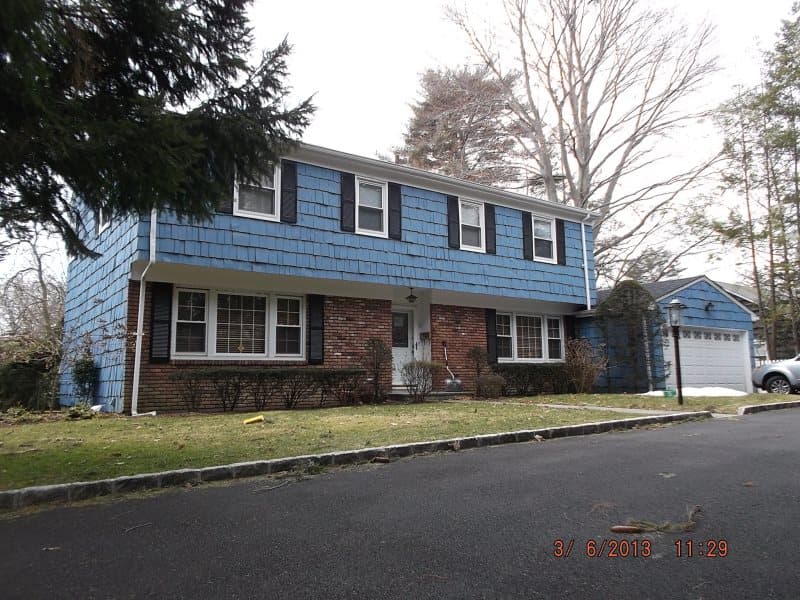 Photo of 5 OAKSTWAIN RD , SCARSDALE