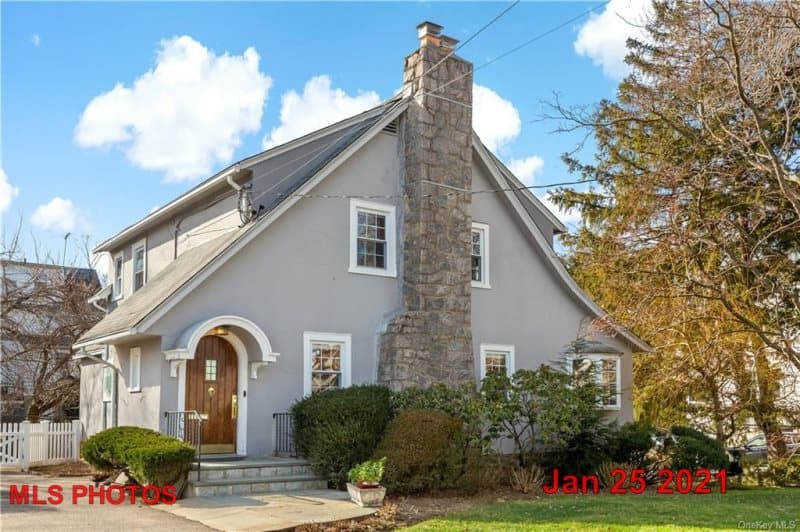 Photo of 8 BARRY RD , SCARSDALE