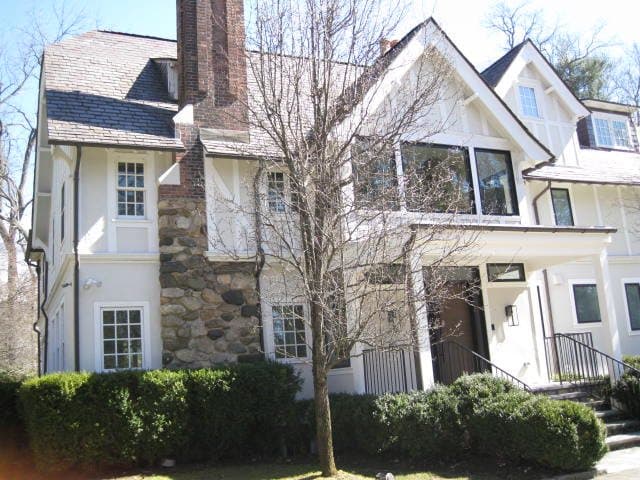 Photo of 2 SHERBROOKE RD , SCARSDALE