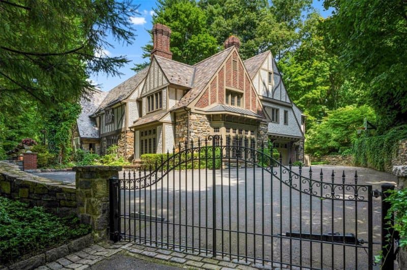 Photo of 3 MURRAY HILL RD , SCARSDALE