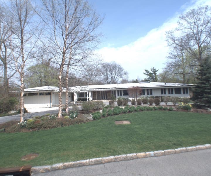 Photo of 8 ONEIDA RD , SCARSDALE