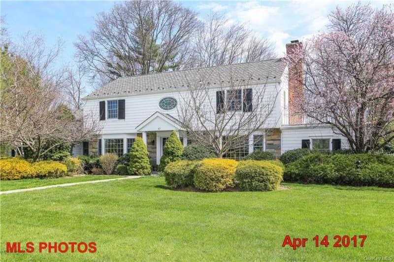 Photo of 17 HILLVIEW DR, SCARSDALE