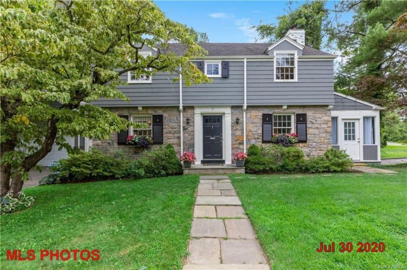 Photo of 2 HAZELTON DR, SCARSDALE