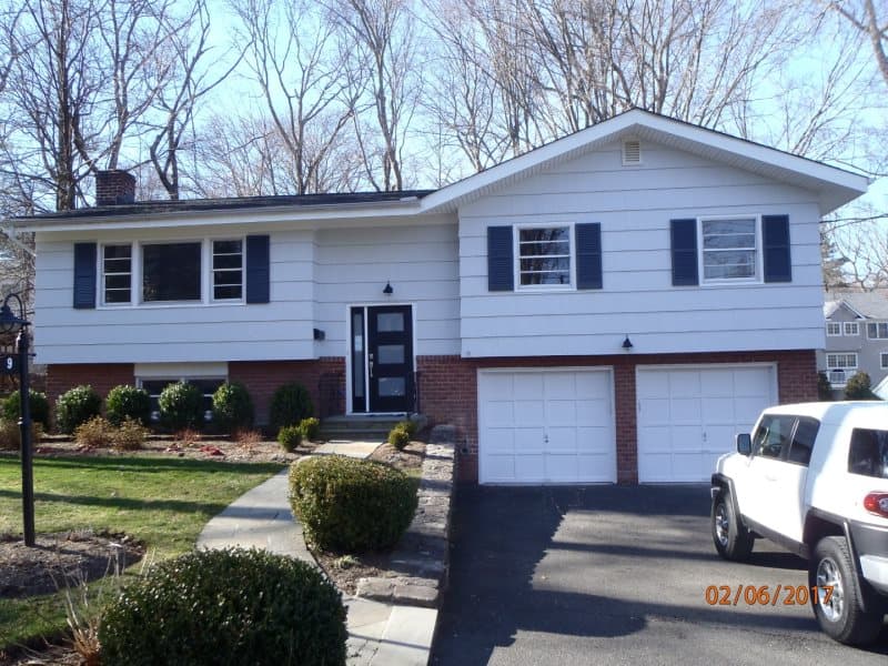 Photo of 9 THORNWOOD PL, SCARSDALE